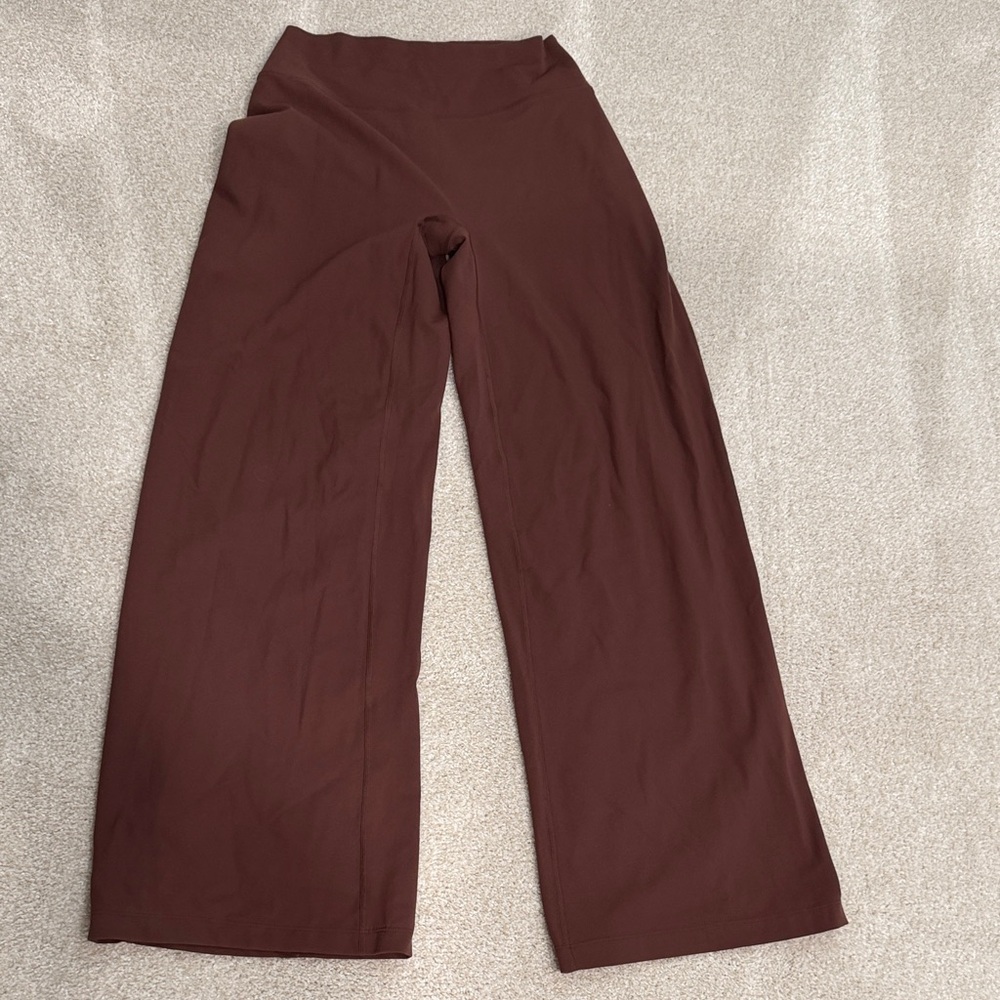 SOFTMOTION™ STRAIGHT LEG BOTTOMS WITH GRAY LOGO